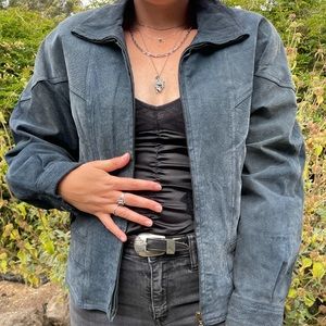 Incredible vintage 80’s genuine suede leather jacket🦕